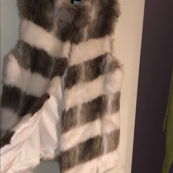 Fur vest - Picture 3 of 4